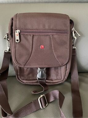 SwissGear NWOT Brown Hand hold and Compact Messenger Crossbody Bag